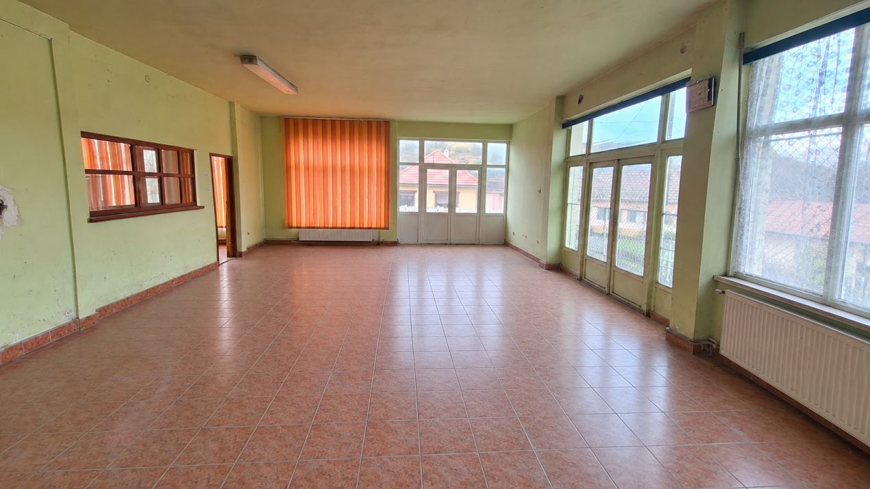 Spațiu comercial cu 4 camere de vânzare în Sorostin – fotografia 3 din 10
