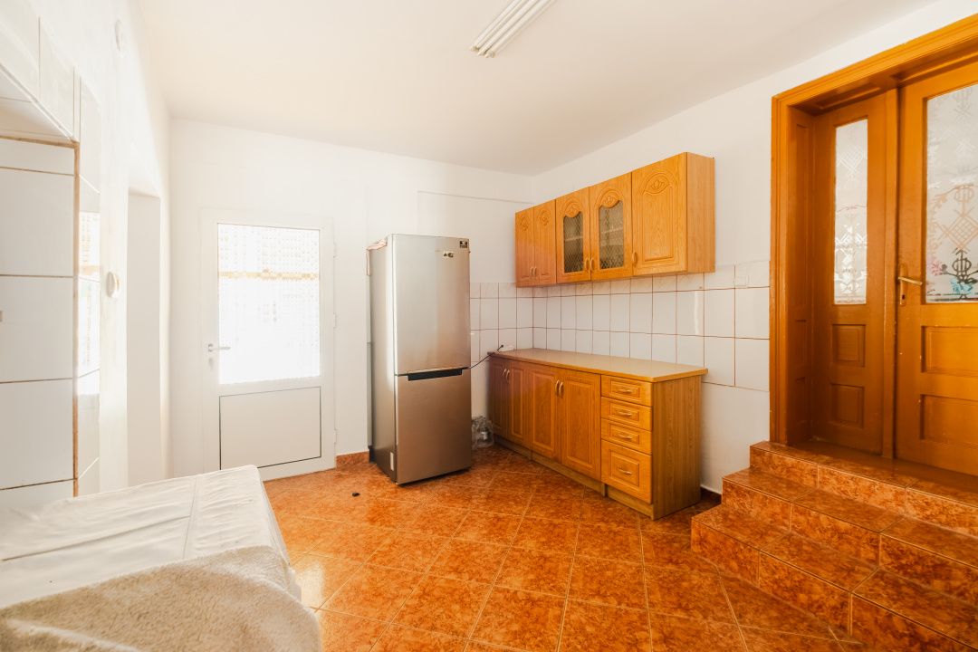 Casă cu 6 camere de vânzare în Jebel – fotografia 14 din 22