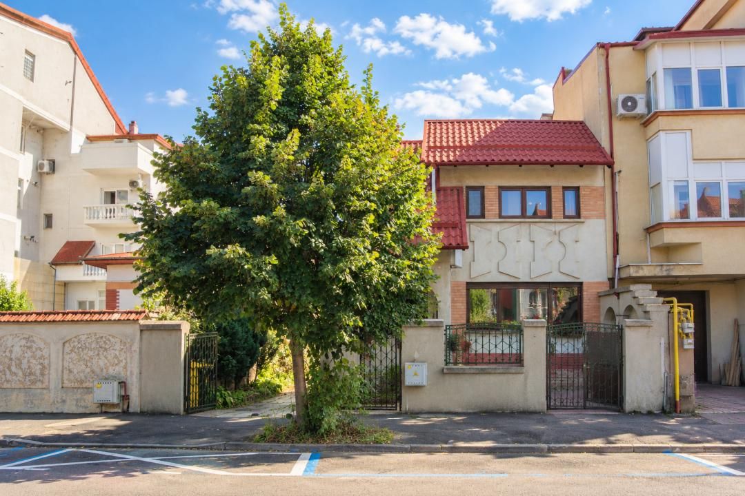 Casă cu 9 camere de vânzare în Cotroceni, București – fotografia 1 din 46
