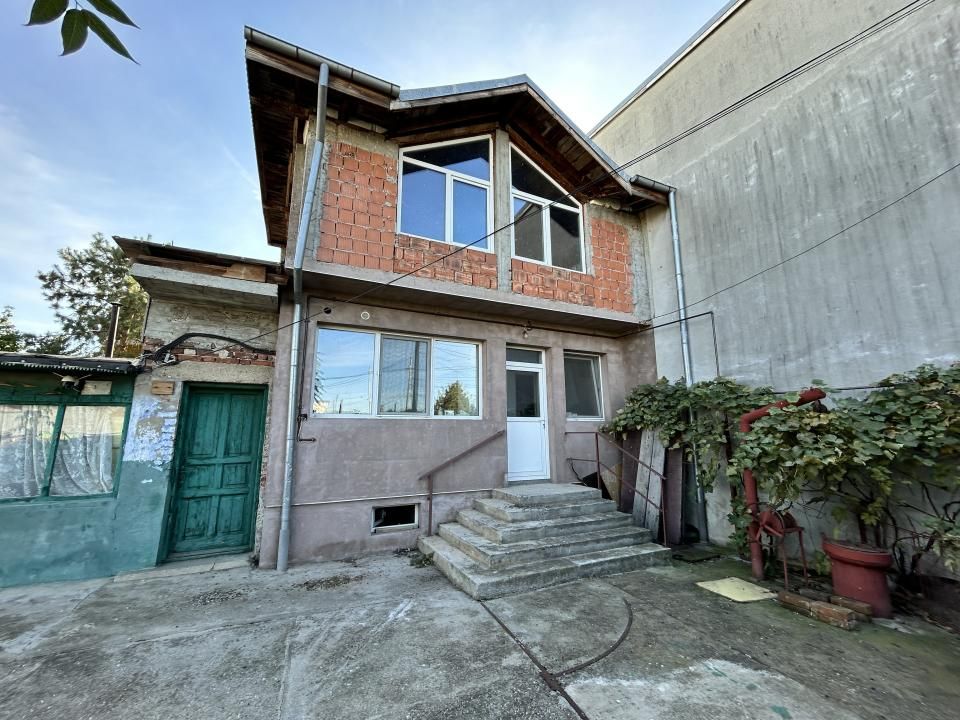 Casă cu 5 camere de vânzare în Central, Dobroești – fotografia 1 din 15