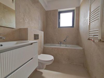 Casă cu 4 camere de vânzare în Sud, Tunari – fotografia 4 din 17