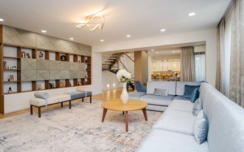 Apartament cu 3 camere de vânzare în Tudor Vladimirescu, Iași