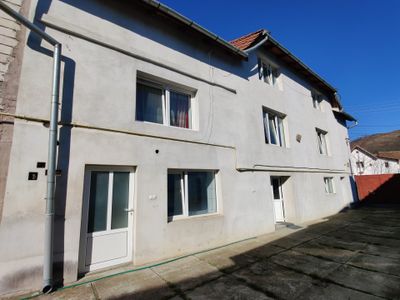 Casă cu 20 camere de vânzare în Slimnic – fotografia 2 din 11
