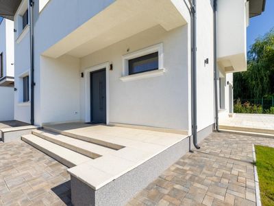 Casă cu 5 camere de vânzare în Ultracentral, Tunari – fotografia 3 din 34