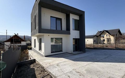Casă cu 4 camere de vânzare în Exterior Sud, Curtea de Argeș