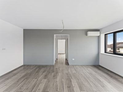Apartament cu 3 camere de vânzare în Ovidiu – fotografia 3 din 17