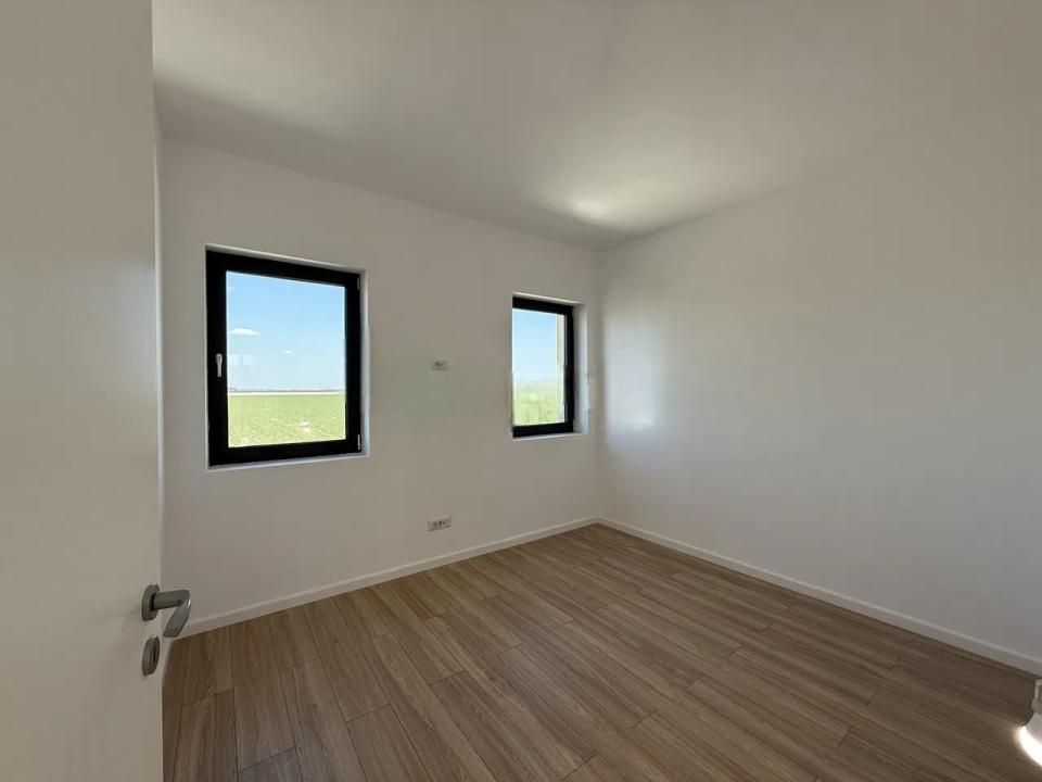 Casă cu 4 camere de vânzare în Tunari – fotografia 11 din 48