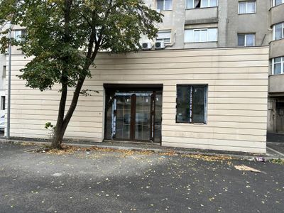 Spațiu comercial cu 30 camere de vânzare în Central, Popești-Leordeni – fotografia 2 din 14