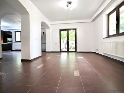 Apartament cu 4 camere de închiriat în Prelungirea Ghencea, București – fotografia 2 din 34