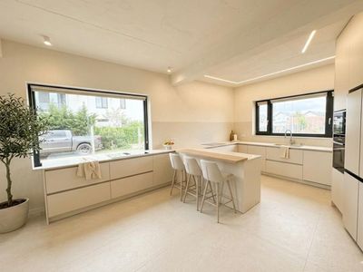 Casă cu 5 camere de vânzare în Central, Tunari – fotografia 3 din 9