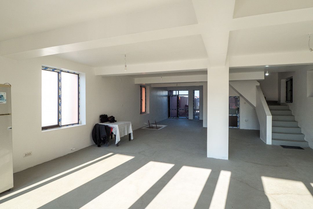 Casă cu 8 camere de vânzare în Est, Voluntari – fotografia 4 din 65