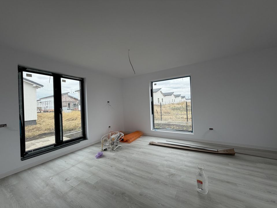 Casă cu 4 camere de vânzare în Sânpetru – fotografia 8 din 33