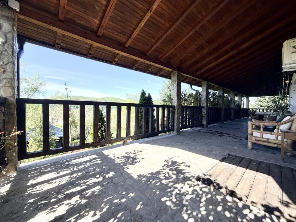 Casă cu 6 camere de vânzare în Nord-Est, Livadea – fotografia 9 din 39