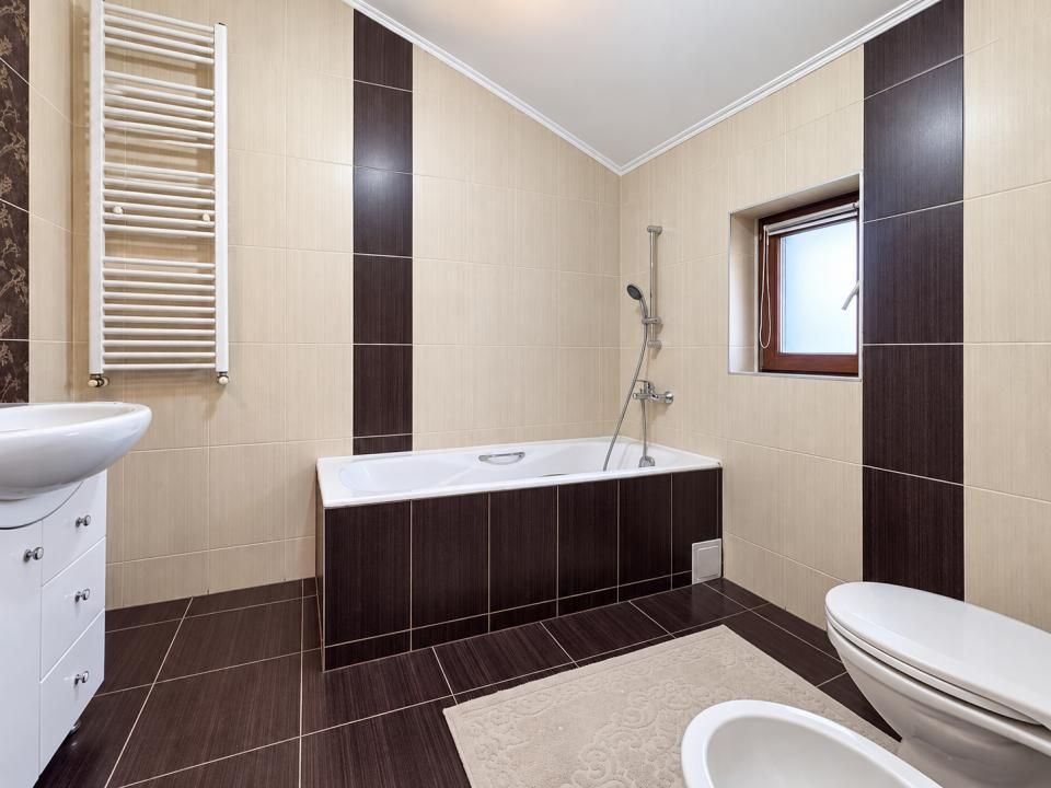 Casă cu 5 camere de vânzare în Sud, Ovidiu – fotografia 11 din 30