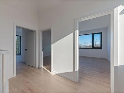 Casă cu 4 camere de vânzare în Central, Tunari – fotografia 5 din 9