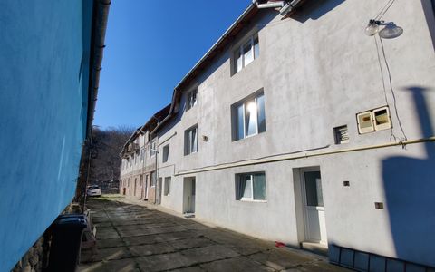 Casă cu 20 camere de vânzare în Slimnic