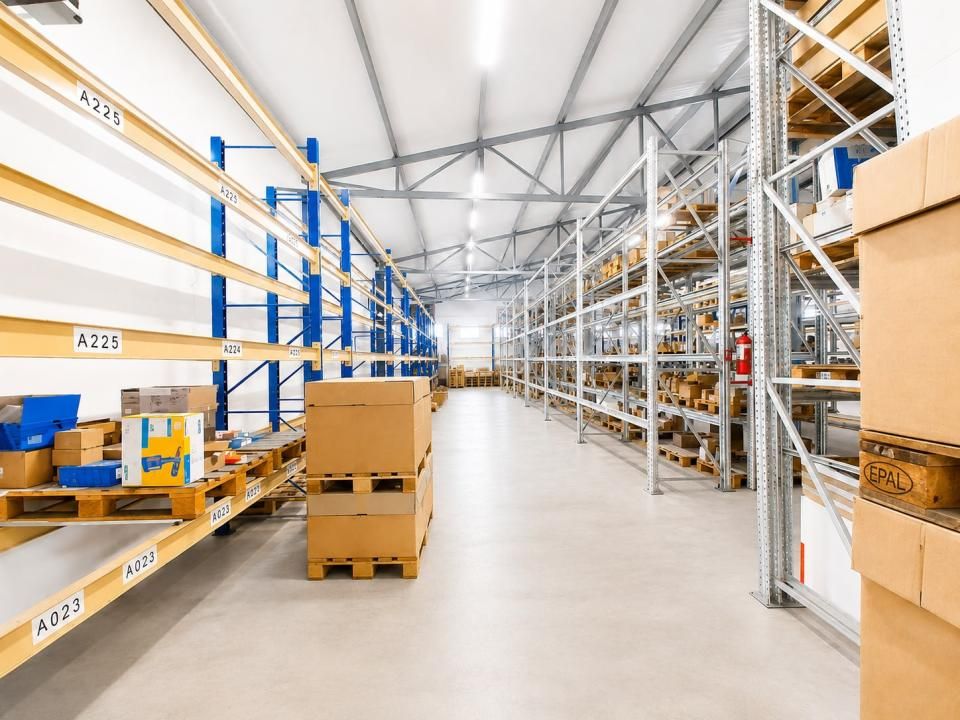 Spațiu industrial cu 1 cameră de închiriat în Nord, Bors – fotografia 1 din 10