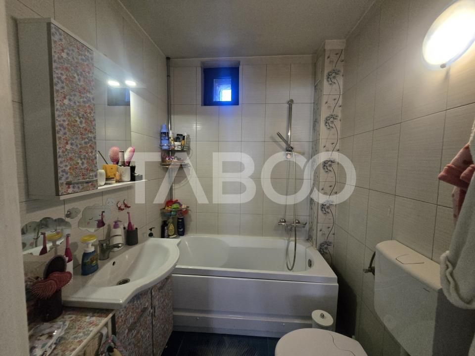 Casă cu 7 camere de vânzare în Sura Mica – fotografia 4 din 18