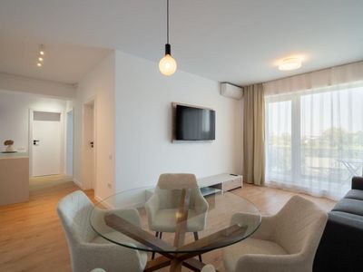 Apartament cu 2 camere de închiriat în Central, Tunari – fotografia 4 din 19