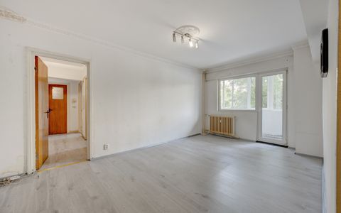 Apartament cu 3 camere de vânzare în Lujerului, București