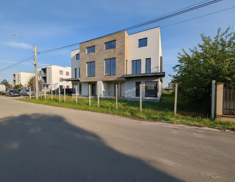 Casă cu 7 camere de vânzare în Central, Tunari – fotografia 2 din 13