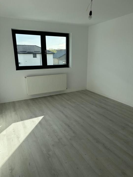 Casă cu 5 camere de vânzare în Dascalu – fotografia 12 din 33