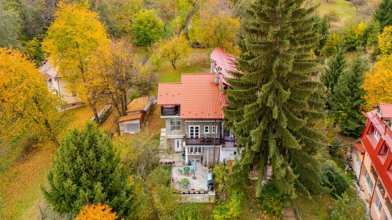 Casă cu 7 camere de vânzare în Central, Bran – fotografia 1 din 38