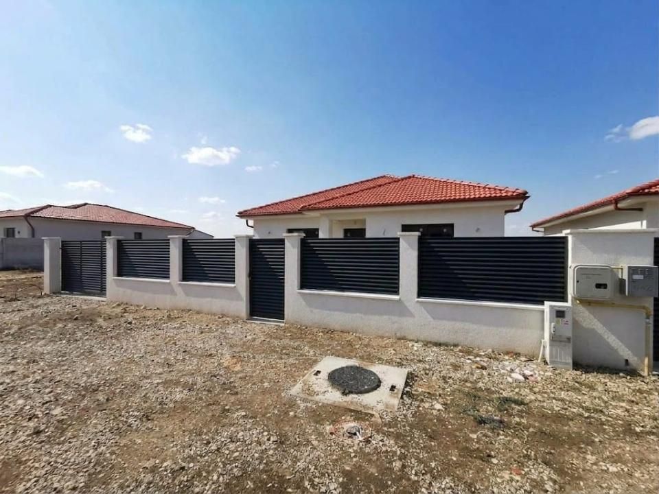 Casă cu 4 camere de vânzare în Sântandrei – fotografia 1 din 11