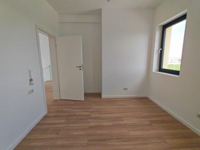Casă cu 4 camere de vânzare în Sud, Tunari – fotografia 5 din 17