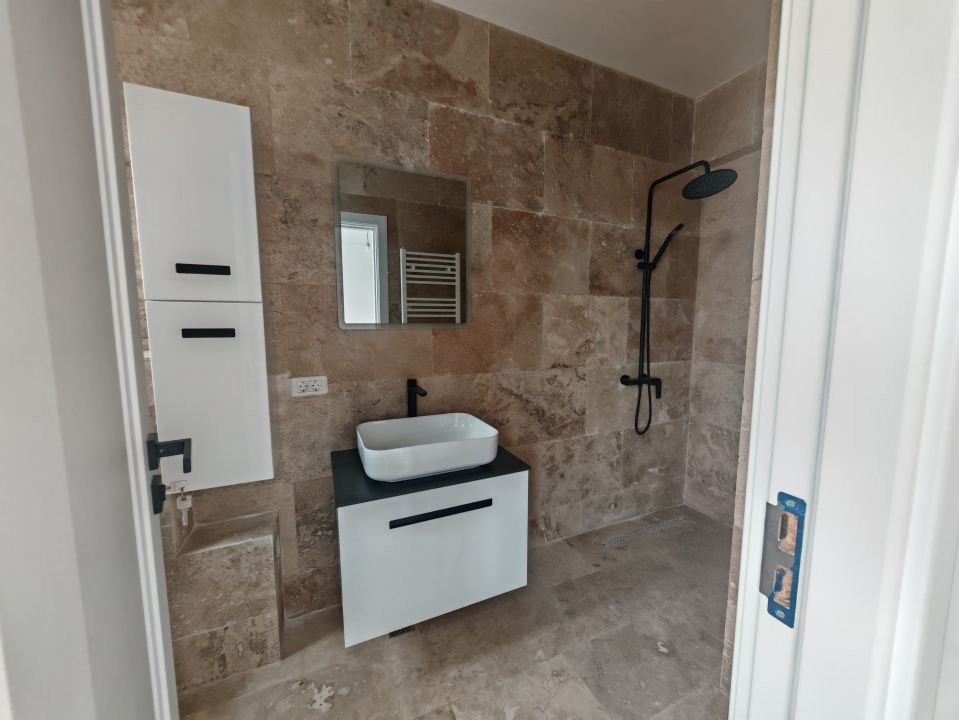 Casă cu 4 camere de vânzare în Est, Tunari – fotografia 11 din 27