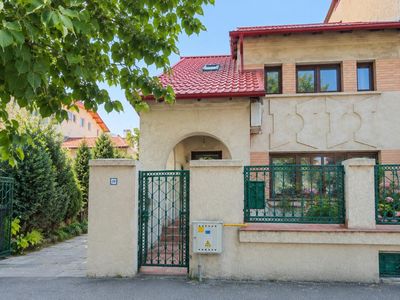 Casă cu 9 camere de vânzare în Cotroceni, București – fotografia 2 din 46