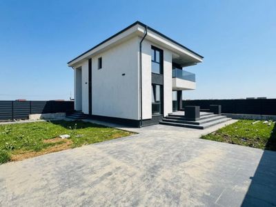 Casă cu 4 camere de vânzare în Central, Tunari – fotografia 3 din 12