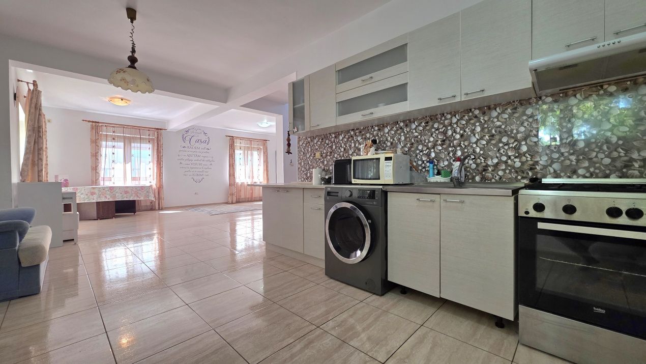 Casă cu 4 camere de vânzare în Lazu – fotografia 4 din 26
