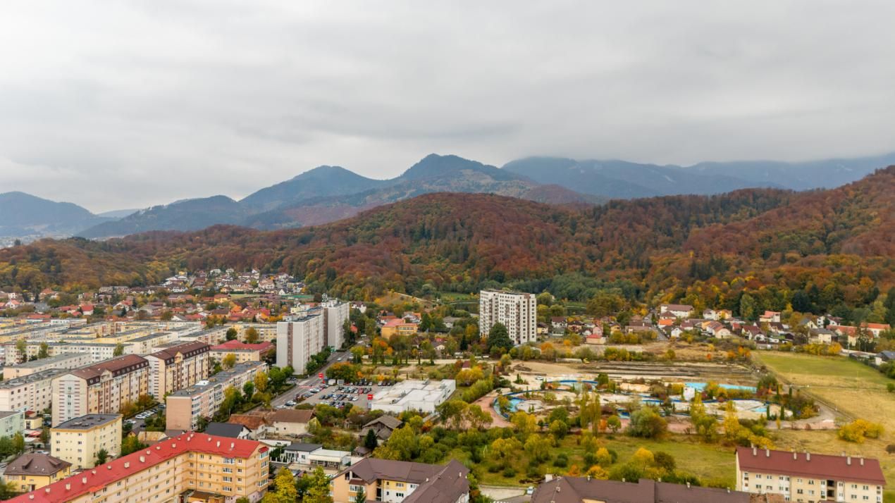 Casă cu 5 camere de vânzare în Noua, Brașov – fotografia 2 din 27