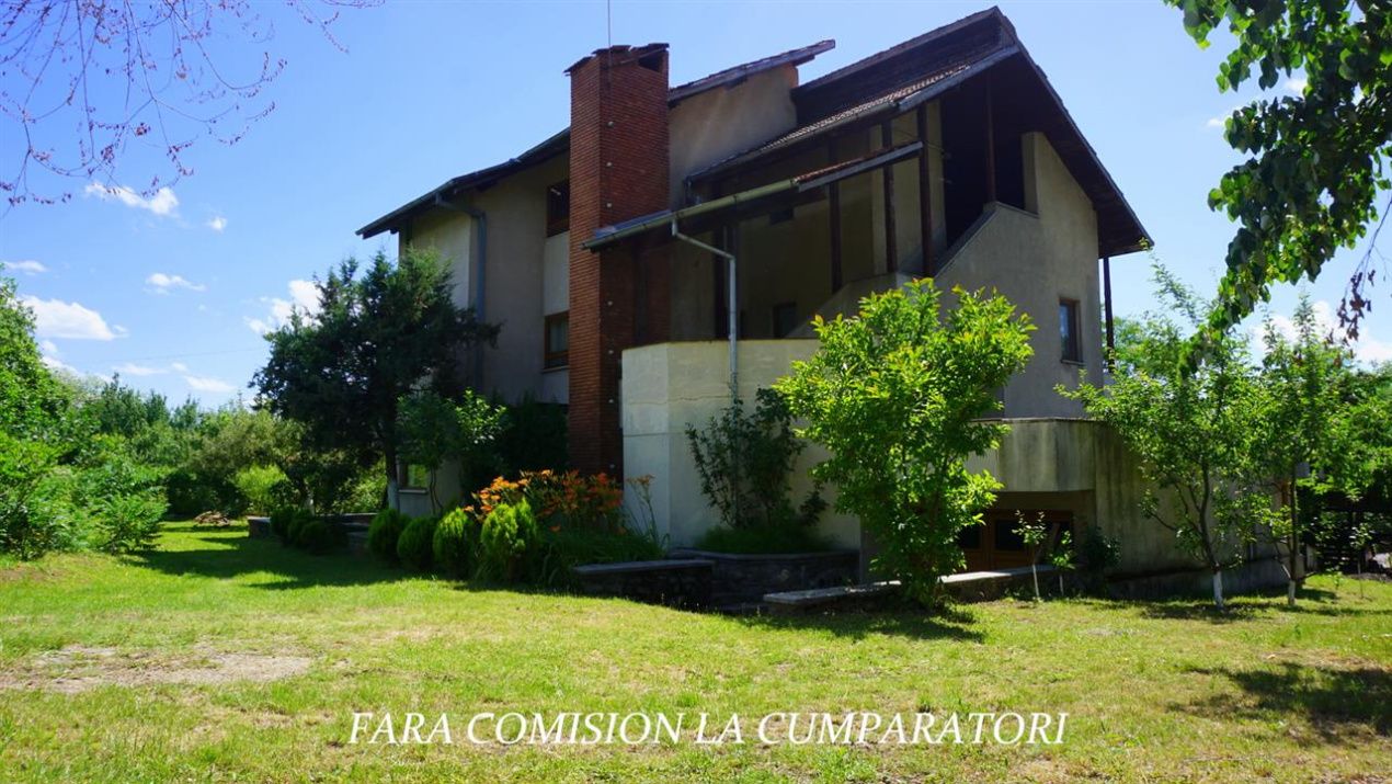 Casă cu 7 camere de vânzare în Daesti – fotografia 1 din 44