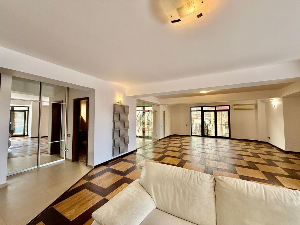 Apartament cu 4 camere de vânzare în Aviatorilor, București – fotografia 1 din 30