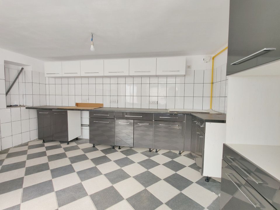 Casă cu 20 camere de vânzare în Slimnic – fotografia 7 din 11