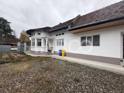 Casă cu 8 camere de vânzare în Gura Vaii – fotografia 2 din 16