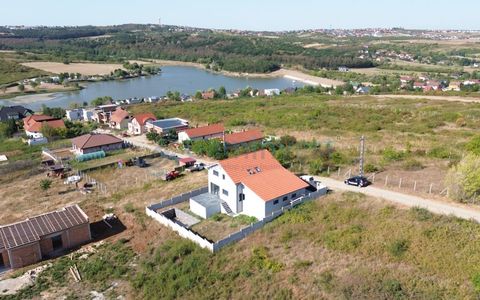 Casă cu 6 camere de vânzare în Central, Paleu
