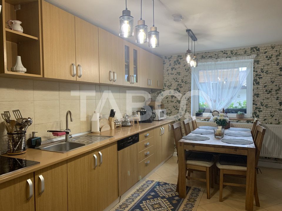 Casă cu 7 camere de vânzare în Sura Mare – fotografia 9 din 35