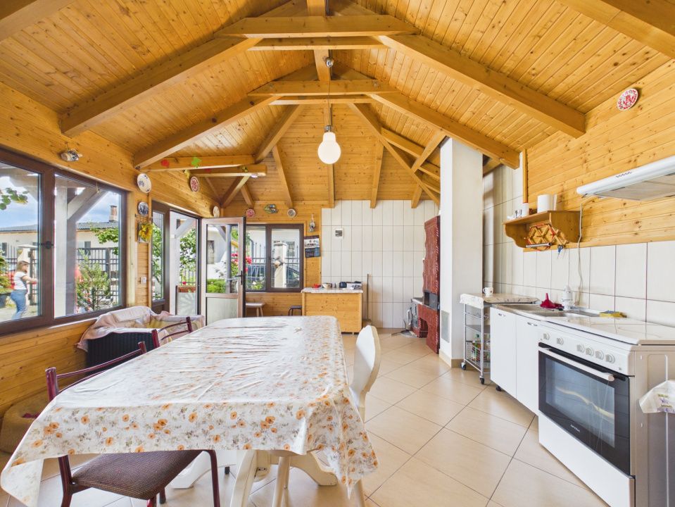 Casă cu 10 camere de vânzare în Tohanu Nou – fotografia 39 din 46