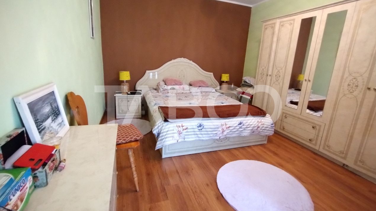 Casă cu 10 camere de vânzare în Rausor – fotografia 16 din 24