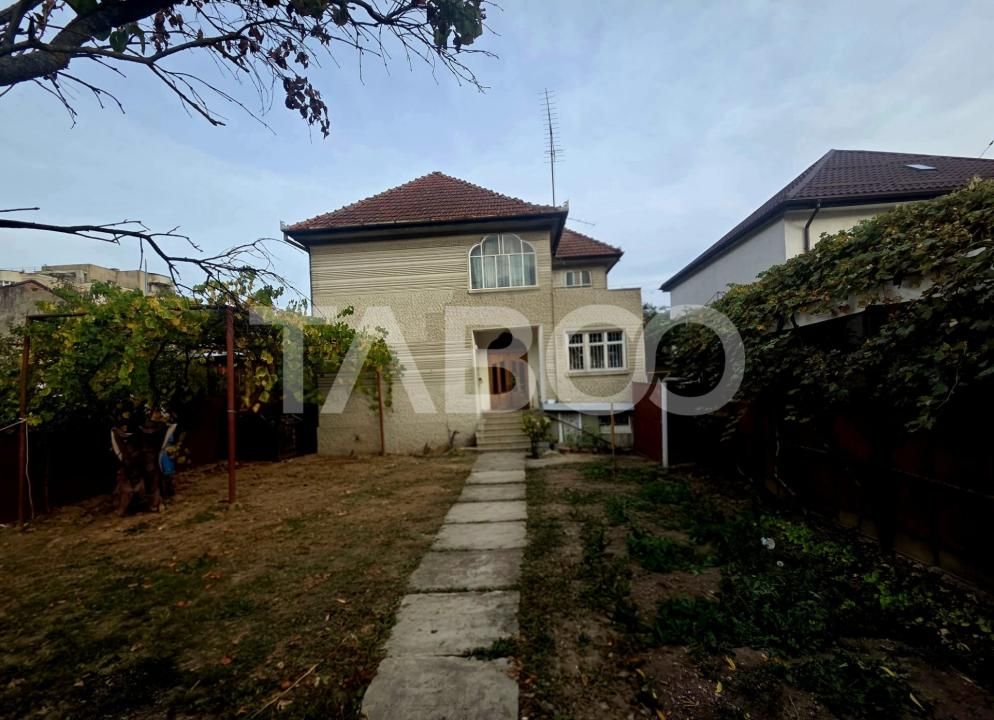 Casă cu 5 camere de vânzare în Făgăraș – fotografia 1 din 12