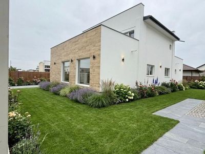 Casă cu 5 camere de vânzare în Central, Tunari – fotografia 2 din 9
