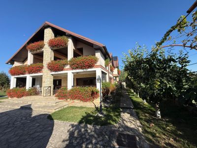 Casă cu 10 camere de vânzare în Central, Roman – fotografia 5 din 9