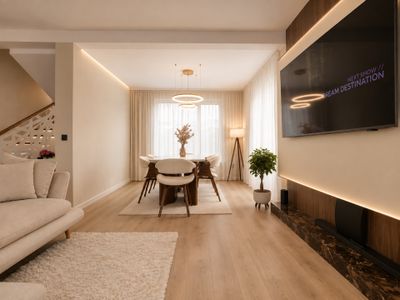 Casă cu 4 camere de vânzare în Dezmir – fotografia 3 din 19