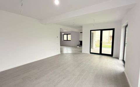 Casă cu 4 camere de vânzare în Sud-Vest, Cisnadioara