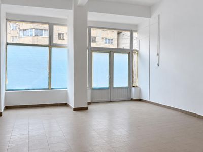 Spațiu comercial cu 5 camere de închiriat în Sud, Bacău – fotografia 2 din 16