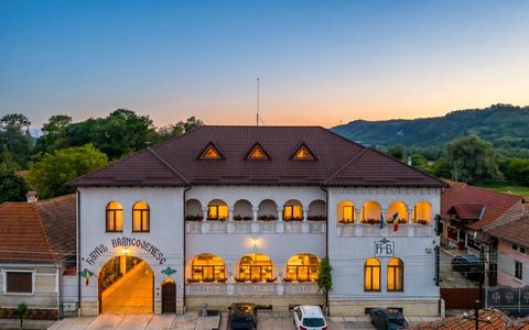 Hotel / pensiune cu 17 camere de vânzare în Sambata de Jos