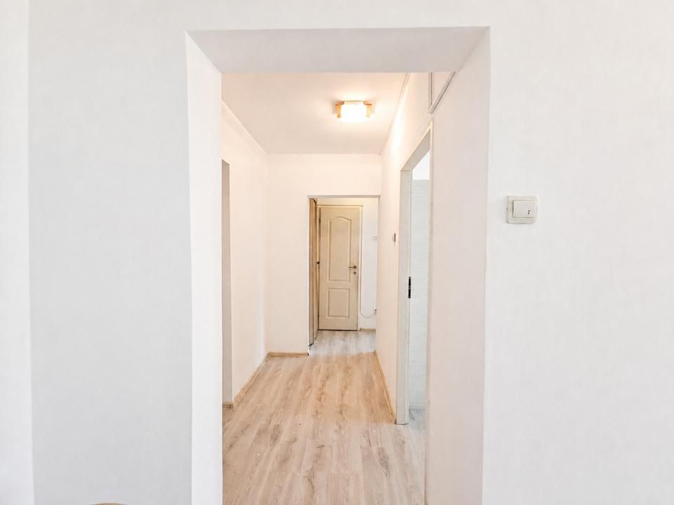 Apartament cu 3 camere de vânzare în Drumul Taberei, București – fotografia 3 din 10